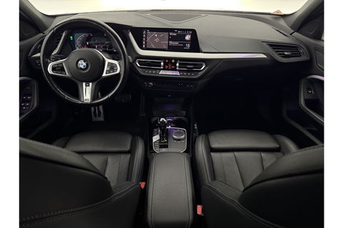 BMW 1-serie 118i M-Sport | Camera | Kuipstoelen | LED | Carplay | Virtual Cockpit | Stoel/Stuurverw. | 19''LMV