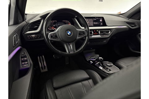BMW 1-serie 118i M-Sport | Camera | Kuipstoelen | LED | Carplay | Virtual Cockpit | Stoel/Stuurverw. | 19''LMV