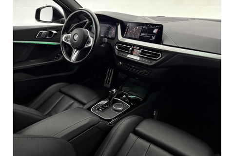 BMW 1-serie 118i M-Sport | Camera | Kuipstoelen | LED | Carplay | Virtual Cockpit | Stoel/Stuurverw. | 19''LMV