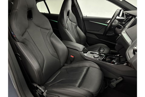 BMW 1-serie 118i M-Sport | Camera | Kuipstoelen | LED | Carplay | Virtual Cockpit | Stoel/Stuurverw. | 19''LMV