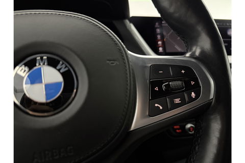 BMW 1-serie 118i M-Sport | Camera | Kuipstoelen | LED | Carplay | Virtual Cockpit | Stoel/Stuurverw. | 19''LMV