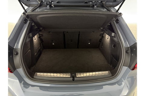 BMW 1-serie 118i M-Sport | Camera | Kuipstoelen | LED | Carplay | Virtual Cockpit | Stoel/Stuurverw. | 19''LMV
