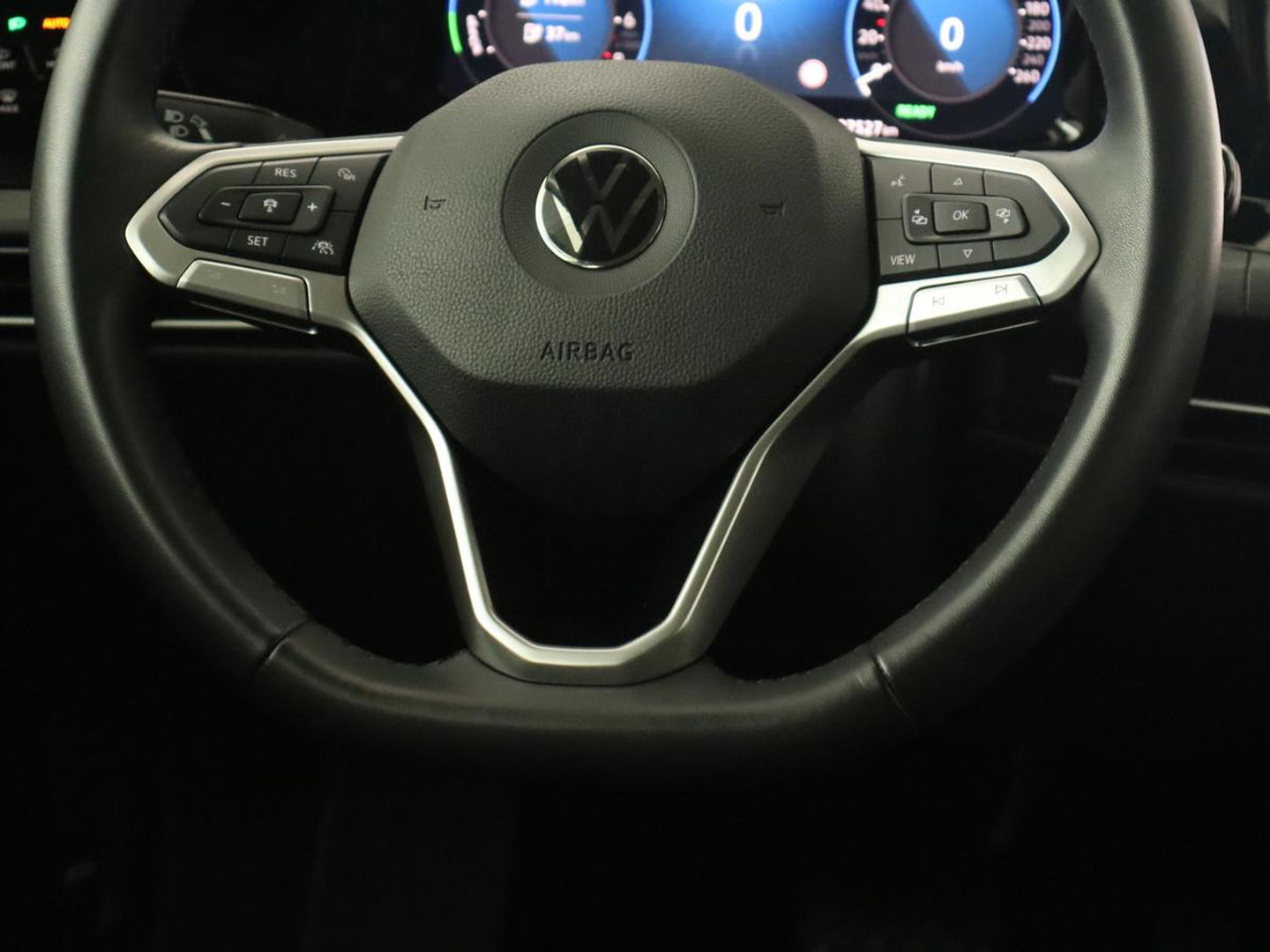 Volkswagen Golf 1.4 eHybrid Style | Camera | Massage | Carplay | Memory | Sfeerverlichting | Adaptive cruise | Keyless | Navigatie | Full LED | Digital Cockpit