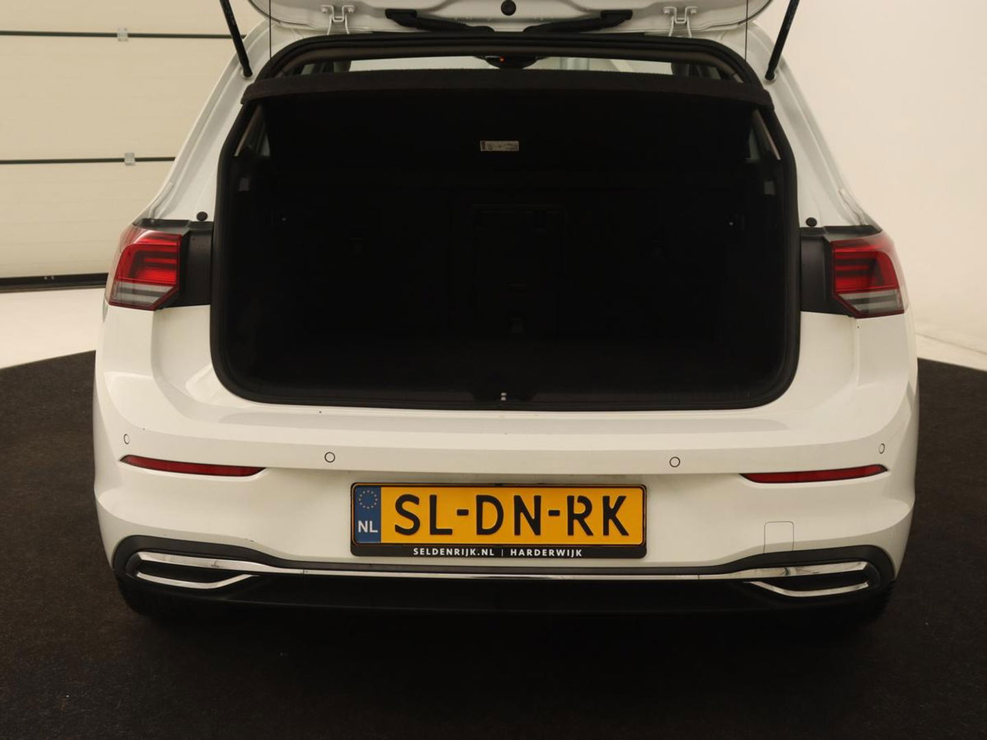 Volkswagen Golf 1.4 eHybrid Style | Camera | Massage | Carplay | Memory | Sfeerverlichting | Adaptive cruise | Keyless | Navigatie | Full LED | Digital Cockpit