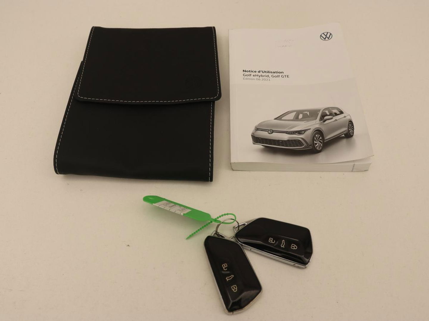 Volkswagen Golf 1.4 eHybrid Style | Camera | Massage | Carplay | Memory | Sfeerverlichting | Adaptive cruise | Keyless | Navigatie | Full LED | Digital Cockpit