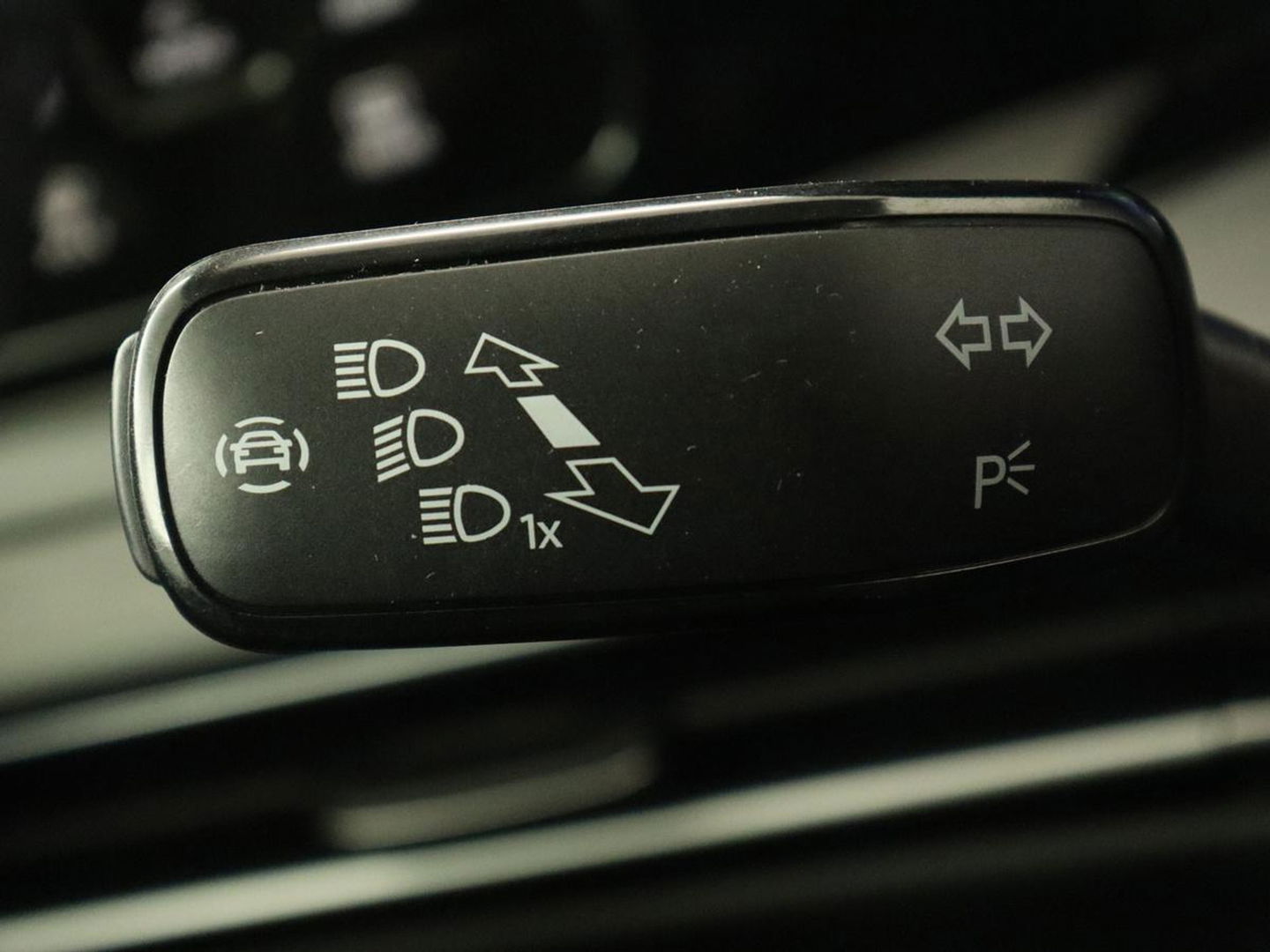 Volkswagen Golf 1.4 eHybrid Style | Camera | Massage | Carplay | Memory | Sfeerverlichting | Adaptive cruise | Keyless | Navigatie | Full LED | Digital Cockpit