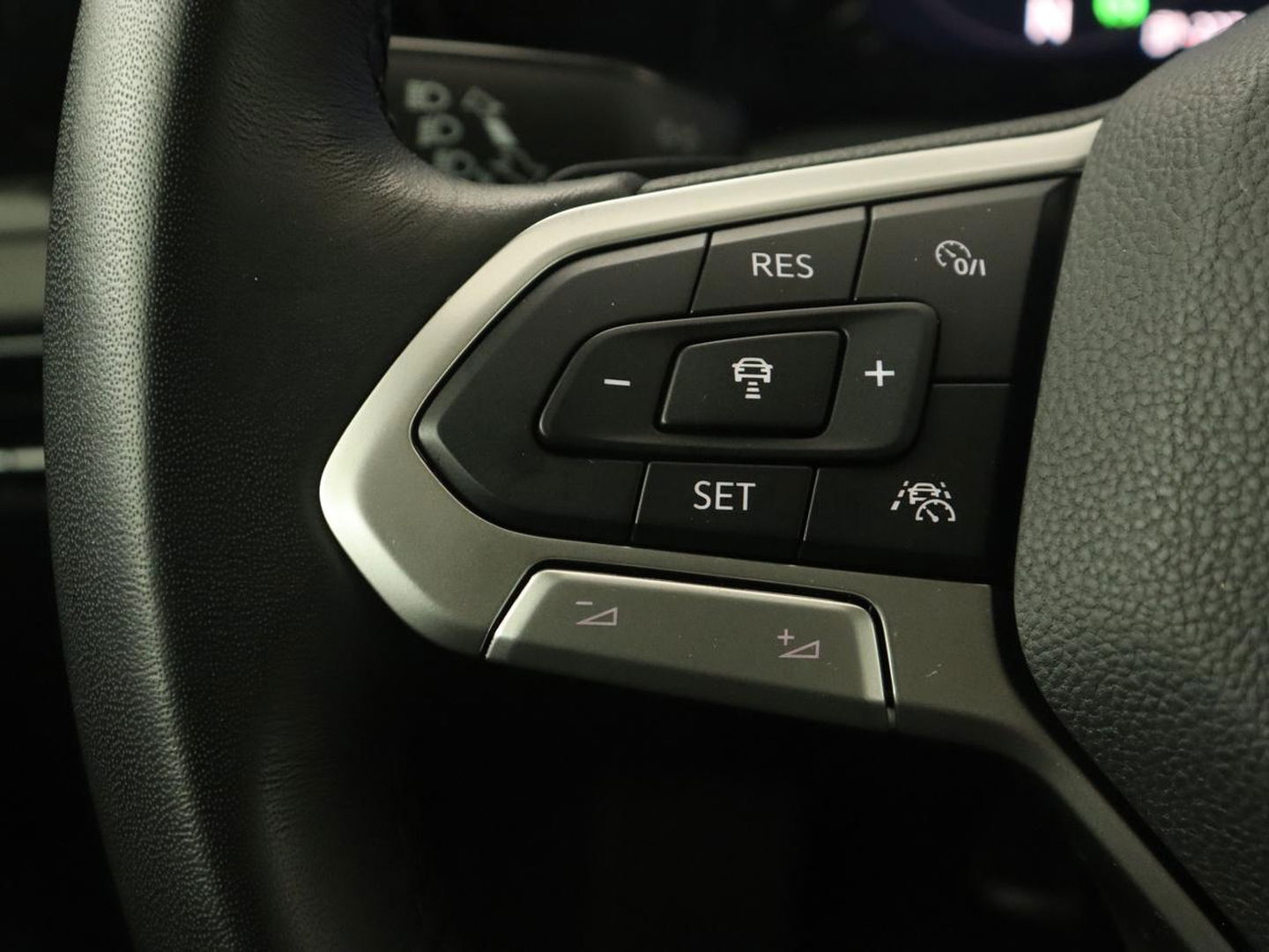 Volkswagen Golf 1.4 eHybrid Style | Camera | Massage | Carplay | Memory | Sfeerverlichting | Adaptive cruise | Keyless | Navigatie | Full LED | Digital Cockpit