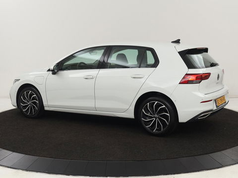 Volkswagen Golf 1.4 eHybrid Style | Camera | Massage | Carplay | Memory | Sfeerverlichting | Adaptive cruise | Keyless | Navigatie | Full LED | Digital Cockpit