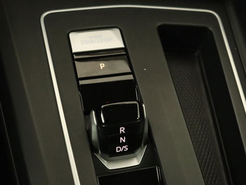 Volkswagen Golf 1.4 eHybrid Style | Camera | Massage | Carplay | Memory | Sfeerverlichting | Adaptive cruise | Keyless | Navigatie | Full LED | Digital Cockpit