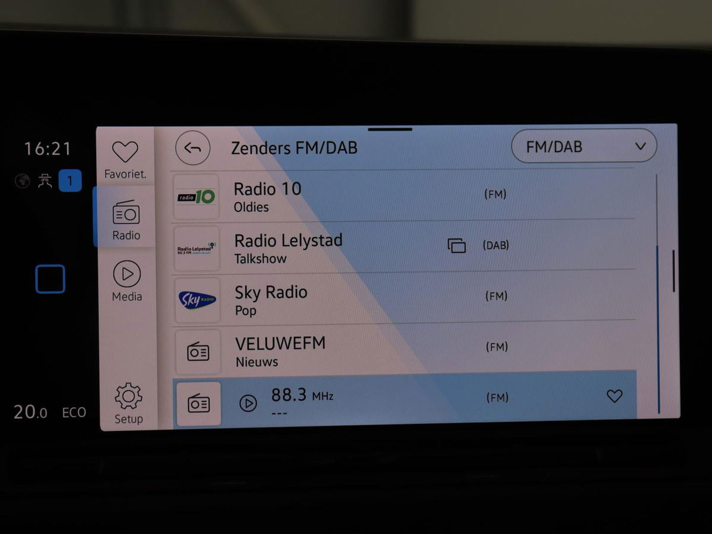 Volkswagen Golf 1.4 eHybrid Style | Camera | Massage | Carplay | Memory | Sfeerverlichting | Adaptive cruise | Keyless | Navigatie | Full LED | Digital Cockpit