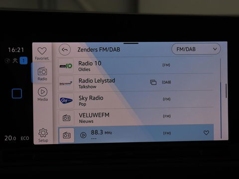 Volkswagen Golf 1.4 eHybrid Style | Camera | Massage | Carplay | Memory | Sfeerverlichting | Adaptive cruise | Keyless | Navigatie | Full LED | Digital Cockpit