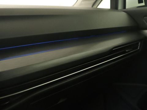 Volkswagen Golf 1.4 eHybrid Style | Camera | Massage | Carplay | Memory | Sfeerverlichting | Adaptive cruise | Keyless | Navigatie | Full LED | Digital Cockpit