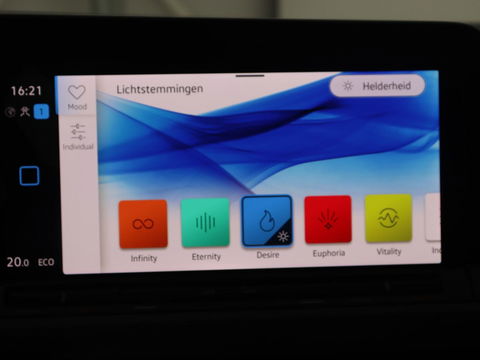 Volkswagen Golf 1.4 eHybrid Style | Camera | Massage | Carplay | Memory | Sfeerverlichting | Adaptive cruise | Keyless | Navigatie | Full LED | Digital Cockpit
