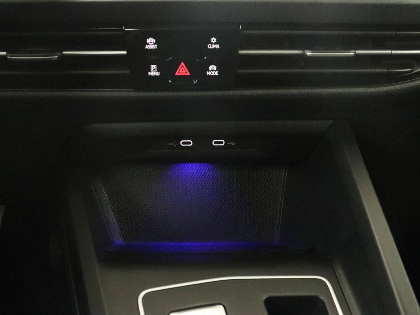 Volkswagen Golf 1.4 eHybrid Style | Camera | Massage | Carplay | Memory | Sfeerverlichting | Adaptive cruise | Keyless | Navigatie | Full LED | Digital Cockpit