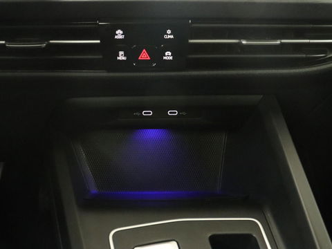 Volkswagen Golf 1.4 eHybrid Style | Camera | Massage | Carplay | Memory | Sfeerverlichting | Adaptive cruise | Keyless | Navigatie | Full LED | Digital Cockpit