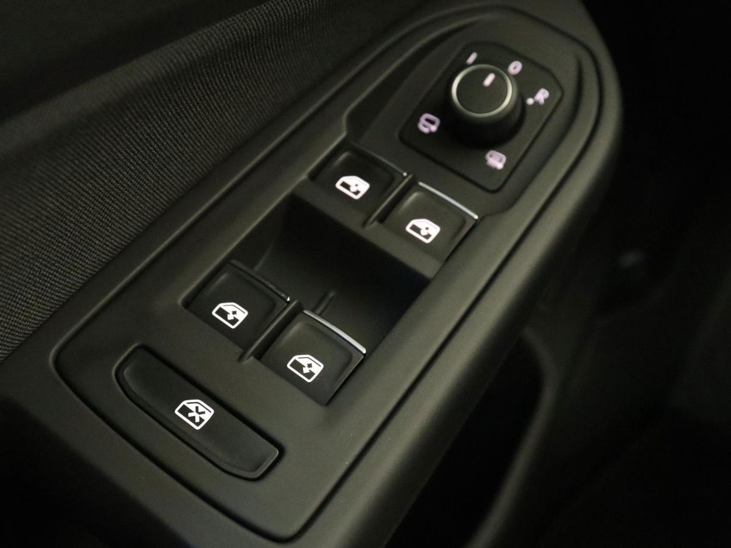 Volkswagen Golf 1.4 eHybrid Style | Camera | Massage | Carplay | Memory | Sfeerverlichting | Adaptive cruise | Keyless | Navigatie | Full LED | Digital Cockpit