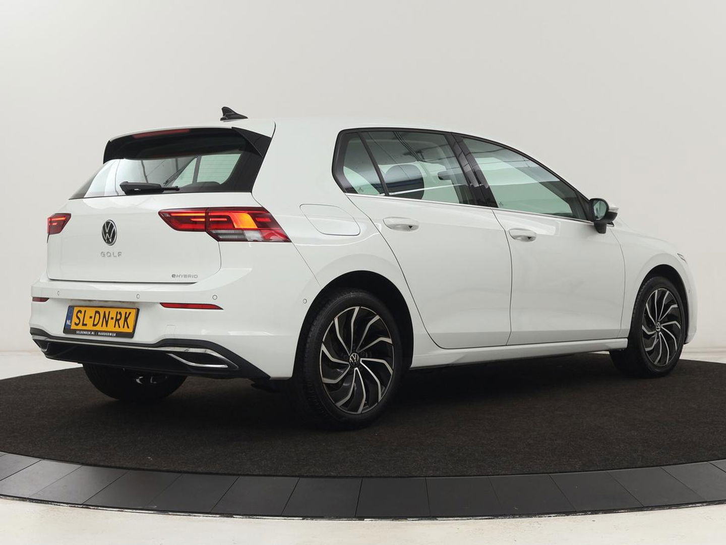 Volkswagen Golf 1.4 eHybrid Style | Camera | Massage | Carplay | Memory | Sfeerverlichting | Adaptive cruise | Keyless | Navigatie | Full LED | Digital Cockpit