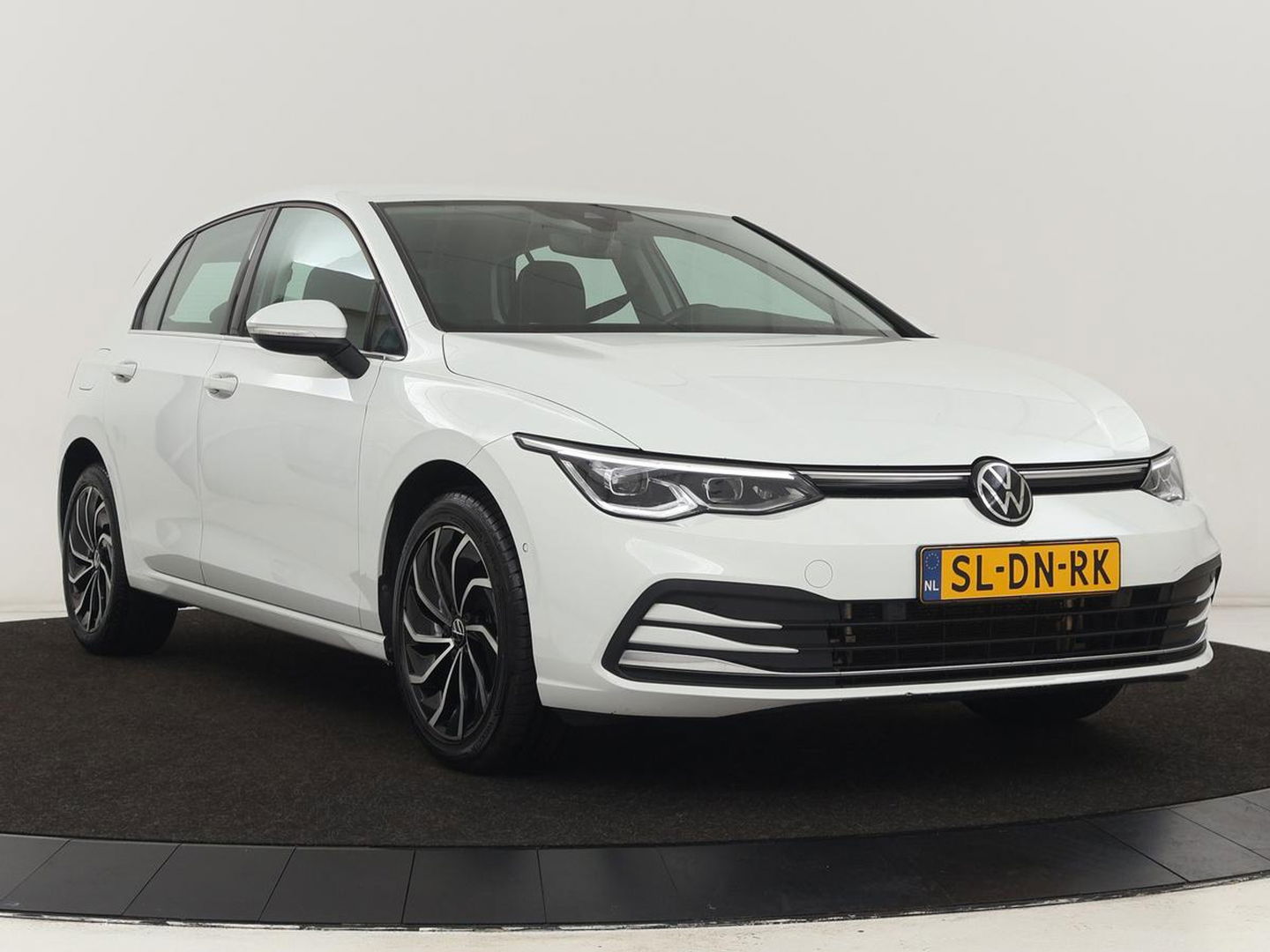 Volkswagen Golf 1.4 eHybrid Style | Camera | Massage | Carplay | Memory | Sfeerverlichting | Adaptive cruise | Keyless | Navigatie | Full LED | Digital Cockpit