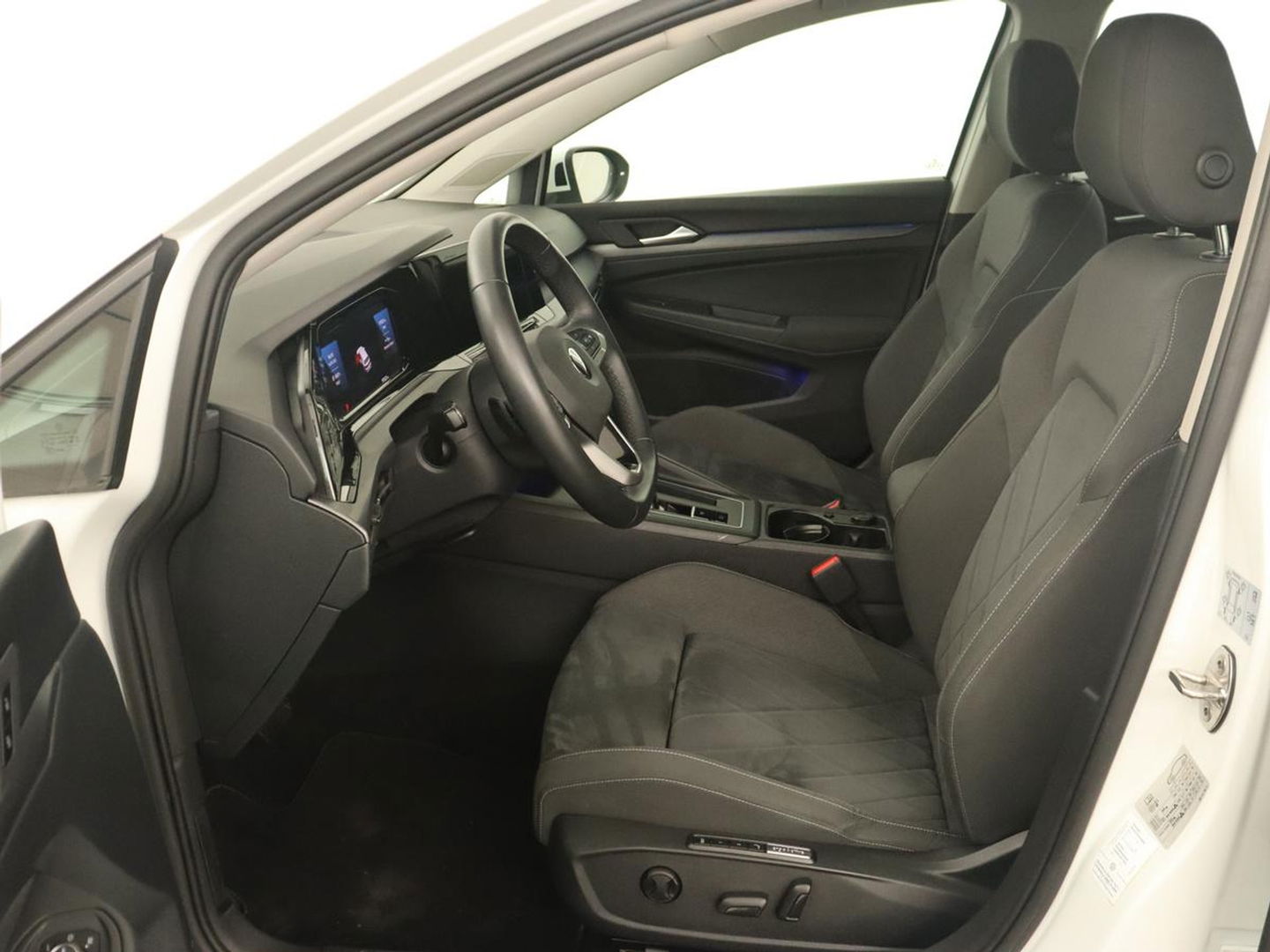 Volkswagen Golf 1.4 eHybrid Style | Camera | Massage | Carplay | Memory | Sfeerverlichting | Adaptive cruise | Keyless | Navigatie | Full LED | Digital Cockpit