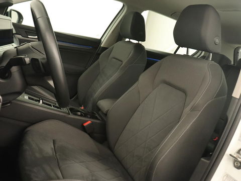 Volkswagen Golf 1.4 eHybrid Style | Camera | Massage | Carplay | Memory | Sfeerverlichting | Adaptive cruise | Keyless | Navigatie | Full LED | Digital Cockpit