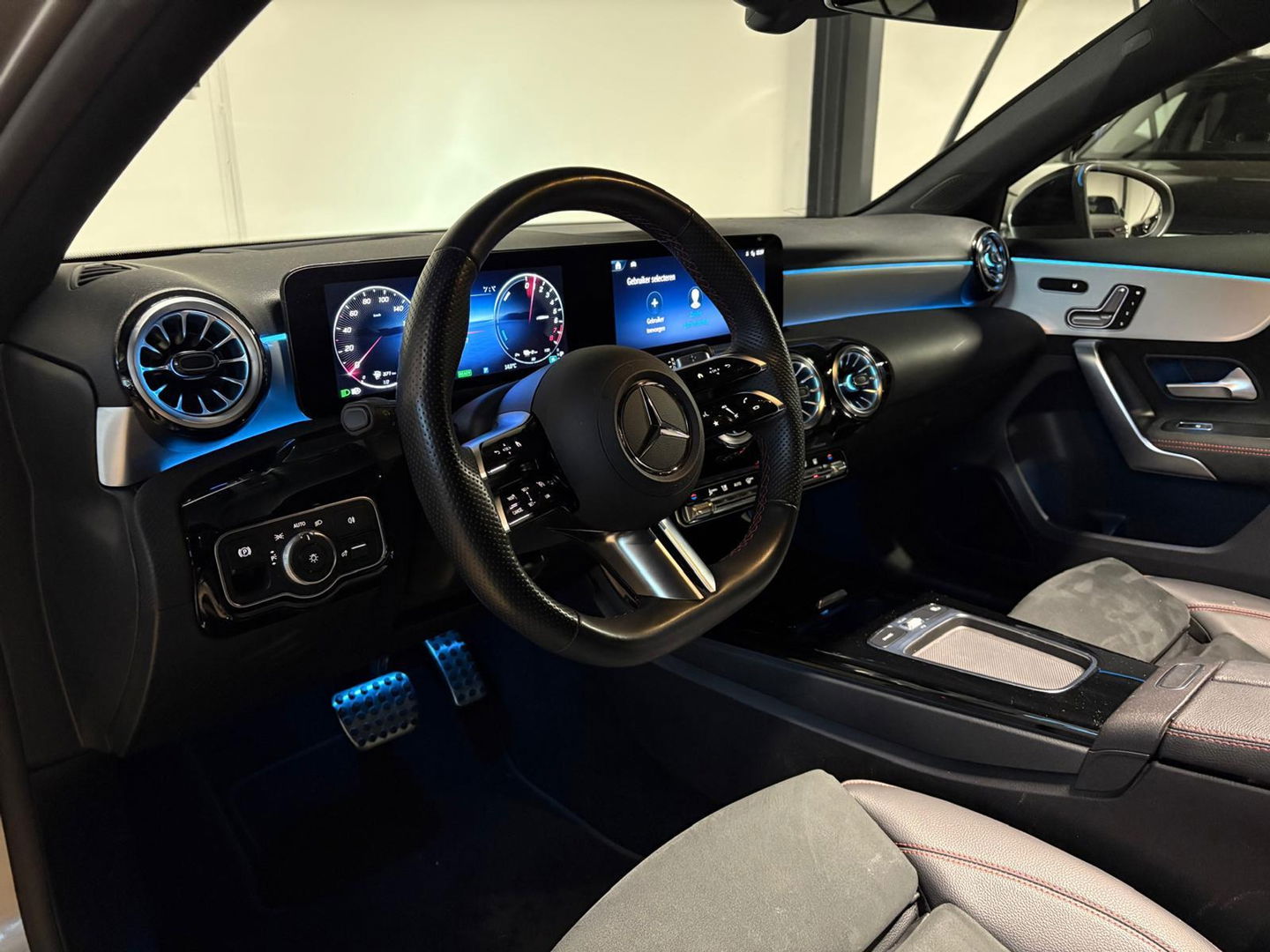 Mercedes-Benz A-Klasse 250 e AMG PANO HUD MEMORY VOL'