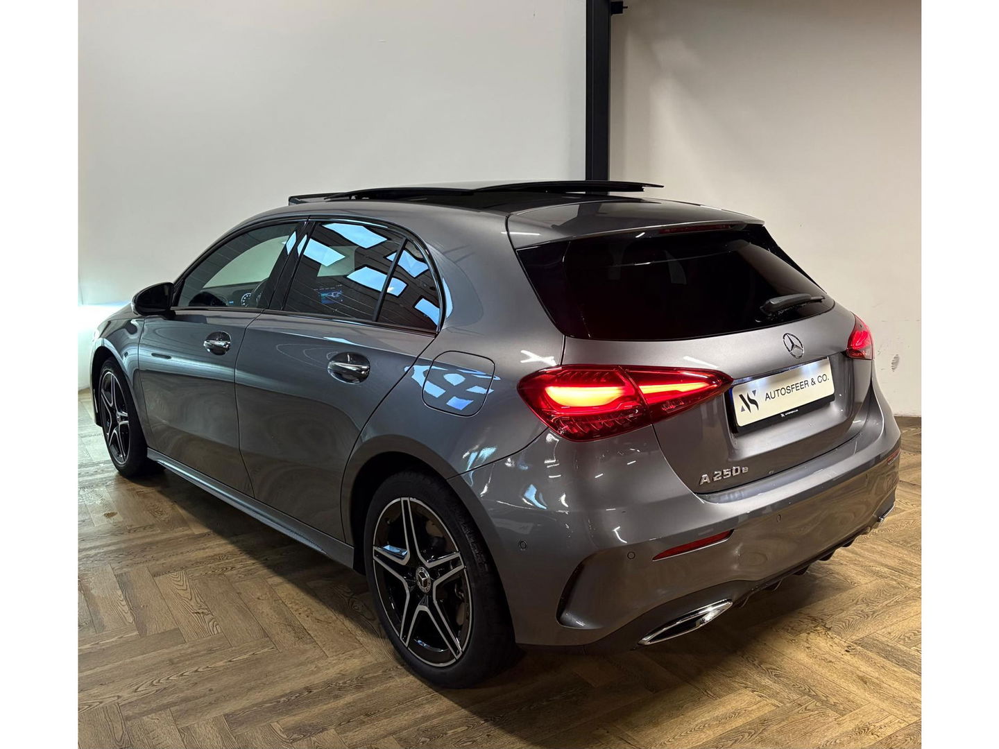 Mercedes-Benz A-Klasse 250 e AMG PANO HUD MEMORY VOL'