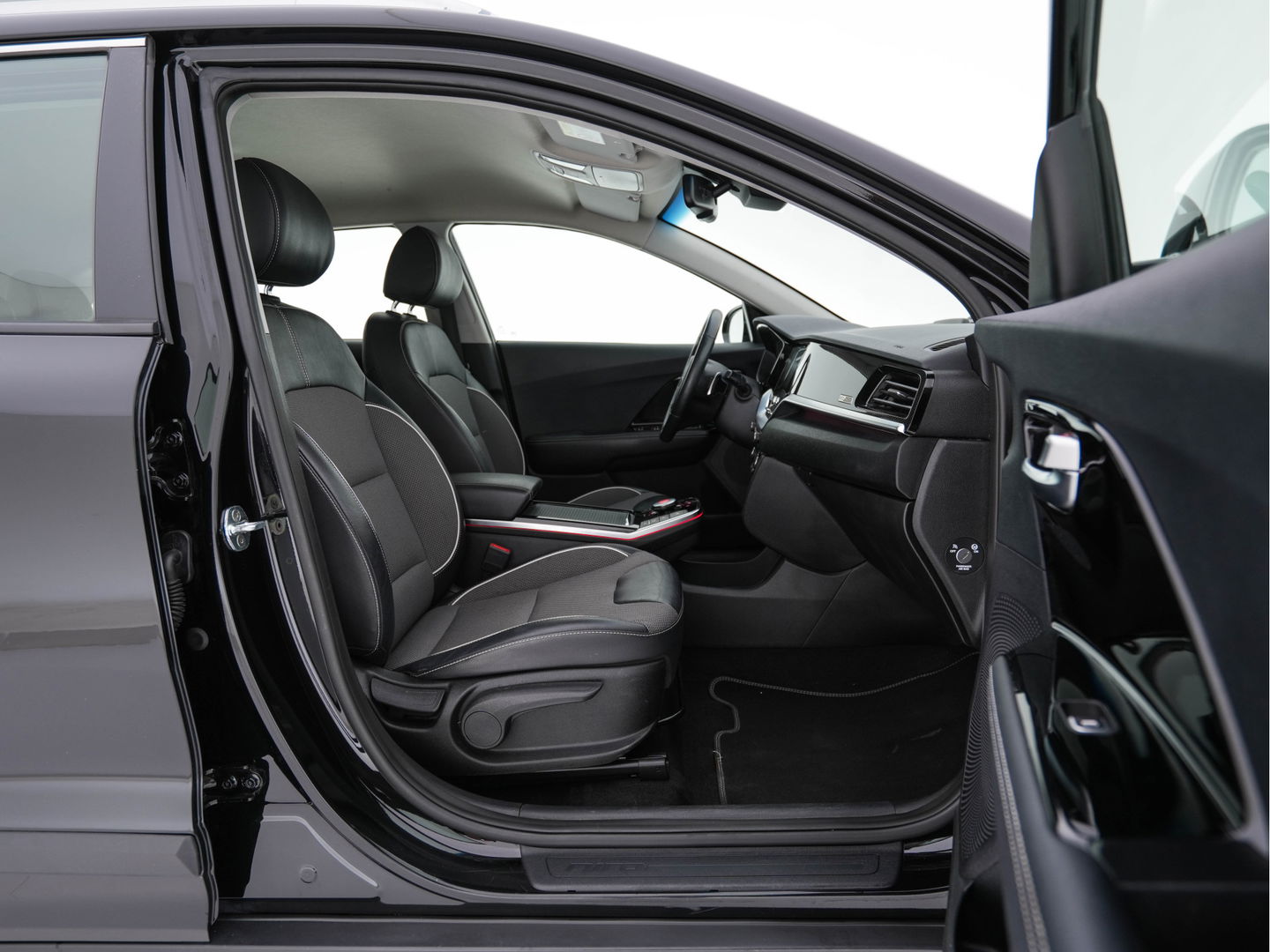 Kia e-Niro DynamicLine 64 kWh [ 3-Fase ] (INCL-BTW)  Aut. *LEATHER-FABRIC | NAVI-FULLMAP | AMBIENT-LIGHT | DAB+ | ADAPTIVE-CRUISE | CAMERA | HEATED-COMFORTSEATS | KEYLESS | DIGI-COCKPIT | SHIFT-PADDLES | CARPLAY | 17"ALU*