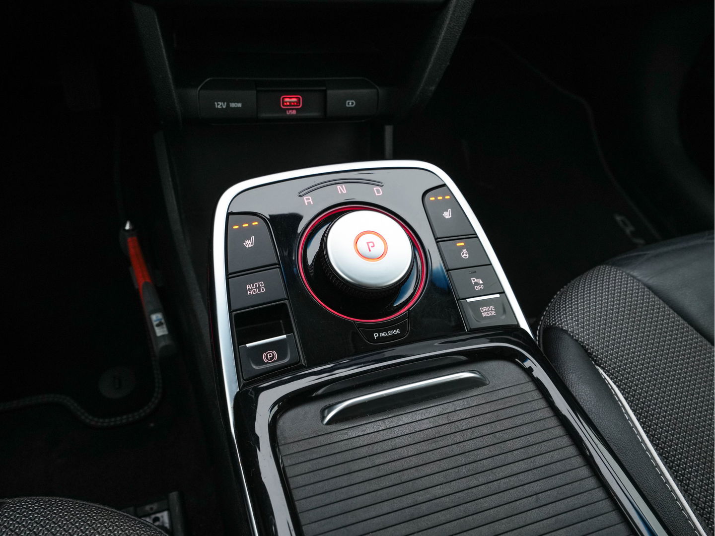 Kia e-Niro DynamicLine 64 kWh [ 3-Fase ] (INCL-BTW)  Aut. *LEATHER-FABRIC | NAVI-FULLMAP | AMBIENT-LIGHT | DAB+ | ADAPTIVE-CRUISE | CAMERA | HEATED-COMFORTSEATS | KEYLESS | DIGI-COCKPIT | SHIFT-PADDLES | CARPLAY | 17"ALU*