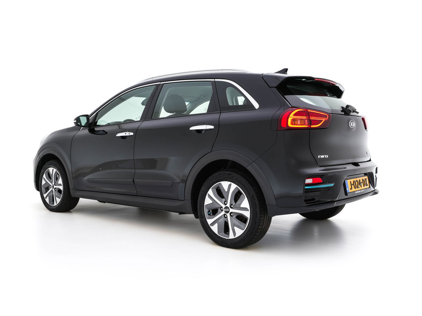 Kia e-Niro DynamicLine 64 kWh [ 3-Fase ] (INCL-BTW)  Aut. *LEATHER-FABRIC | NAVI-FULLMAP | AMBIENT-LIGHT | DAB+ | ADAPTIVE-CRUISE | CAMERA | HEATED-COMFORTSEATS | KEYLESS | DIGI-COCKPIT | SHIFT-PADDLES | CARPLAY | 17"ALU*