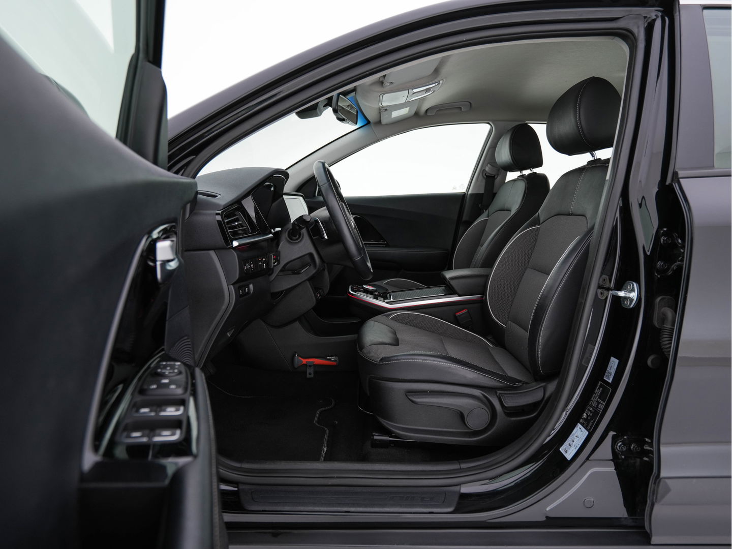 Kia e-Niro DynamicLine 64 kWh [ 3-Fase ] (INCL-BTW)  Aut. *LEATHER-FABRIC | NAVI-FULLMAP | AMBIENT-LIGHT | DAB+ | ADAPTIVE-CRUISE | CAMERA | HEATED-COMFORTSEATS | KEYLESS | DIGI-COCKPIT | SHIFT-PADDLES | CARPLAY | 17"ALU*