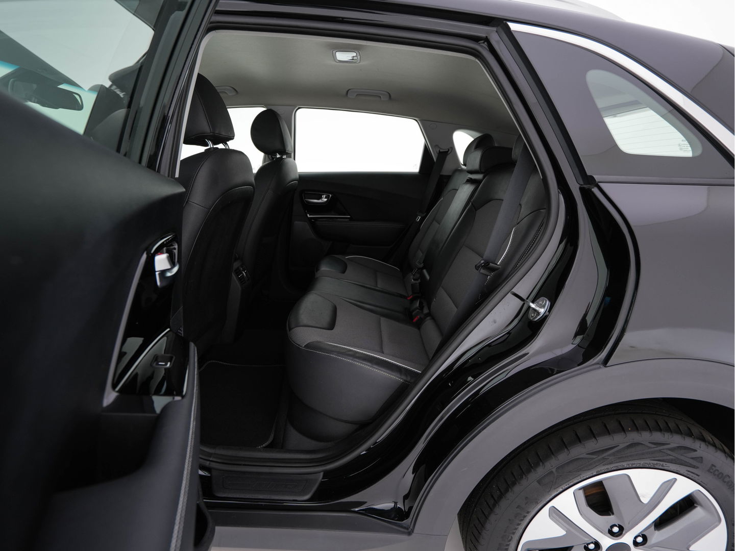 Kia e-Niro DynamicLine 64 kWh [ 3-Fase ] (INCL-BTW)  Aut. *LEATHER-FABRIC | NAVI-FULLMAP | AMBIENT-LIGHT | DAB+ | ADAPTIVE-CRUISE | CAMERA | HEATED-COMFORTSEATS | KEYLESS | DIGI-COCKPIT | SHIFT-PADDLES | CARPLAY | 17"ALU*