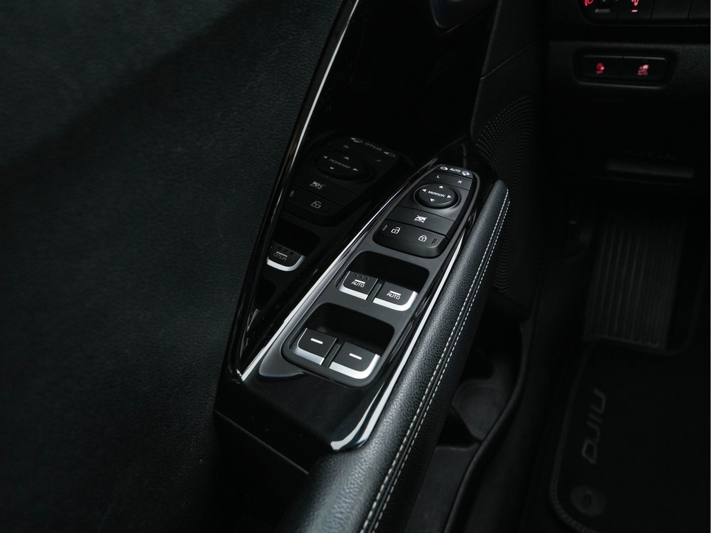 Kia e-Niro DynamicLine 64 kWh [ 3-Fase ] (INCL-BTW)  Aut. *LEATHER-FABRIC | NAVI-FULLMAP | AMBIENT-LIGHT | DAB+ | ADAPTIVE-CRUISE | CAMERA | HEATED-COMFORTSEATS | KEYLESS | DIGI-COCKPIT | SHIFT-PADDLES | CARPLAY | 17"ALU*