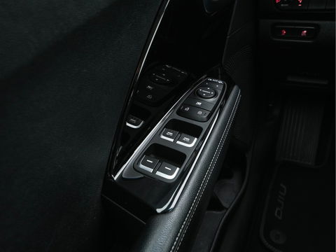 Kia e-Niro DynamicLine 64 kWh [ 3-Fase ] (INCL-BTW)  Aut. *LEATHER-FABRIC | NAVI-FULLMAP | AMBIENT-LIGHT | DAB+ | ADAPTIVE-CRUISE | CAMERA | HEATED-COMFORTSEATS | KEYLESS | DIGI-COCKPIT | SHIFT-PADDLES | CARPLAY | 17"ALU*