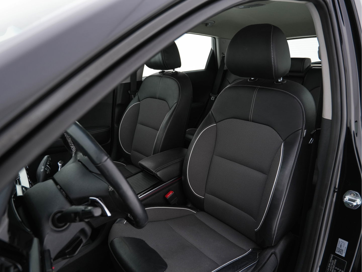 Kia e-Niro DynamicLine 64 kWh [ 3-Fase ] (INCL-BTW)  Aut. *LEATHER-FABRIC | NAVI-FULLMAP | AMBIENT-LIGHT | DAB+ | ADAPTIVE-CRUISE | CAMERA | HEATED-COMFORTSEATS | KEYLESS | DIGI-COCKPIT | SHIFT-PADDLES | CARPLAY | 17"ALU*