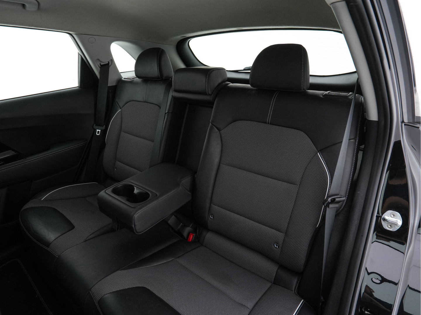 Kia e-Niro DynamicLine 64 kWh [ 3-Fase ] (INCL-BTW)  Aut. *LEATHER-FABRIC | NAVI-FULLMAP | AMBIENT-LIGHT | DAB+ | ADAPTIVE-CRUISE | CAMERA | HEATED-COMFORTSEATS | KEYLESS | DIGI-COCKPIT | SHIFT-PADDLES | CARPLAY | 17"ALU*