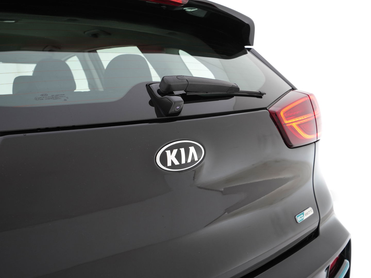 Kia e-Niro DynamicLine 64 kWh [ 3-Fase ] (INCL-BTW)  Aut. *LEATHER-FABRIC | NAVI-FULLMAP | AMBIENT-LIGHT | DAB+ | ADAPTIVE-CRUISE | CAMERA | HEATED-COMFORTSEATS | KEYLESS | DIGI-COCKPIT | SHIFT-PADDLES | CARPLAY | 17"ALU*