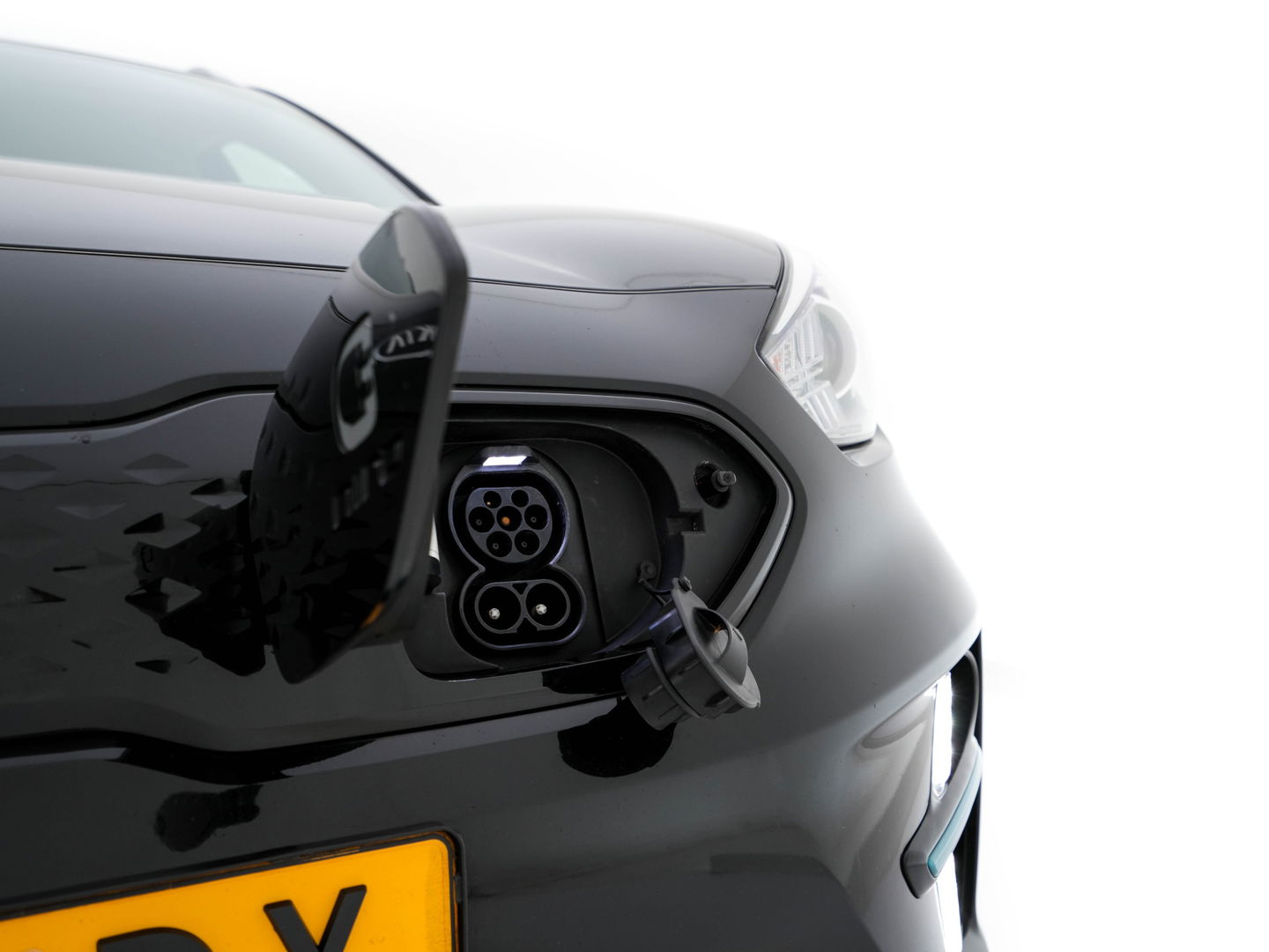 Kia e-Niro DynamicLine 64 kWh [ 3-Fase ] (INCL-BTW)  Aut. *LEATHER-FABRIC | NAVI-FULLMAP | AMBIENT-LIGHT | DAB+ | ADAPTIVE-CRUISE | CAMERA | HEATED-COMFORTSEATS | KEYLESS | DIGI-COCKPIT | SHIFT-PADDLES | CARPLAY | 17"ALU*