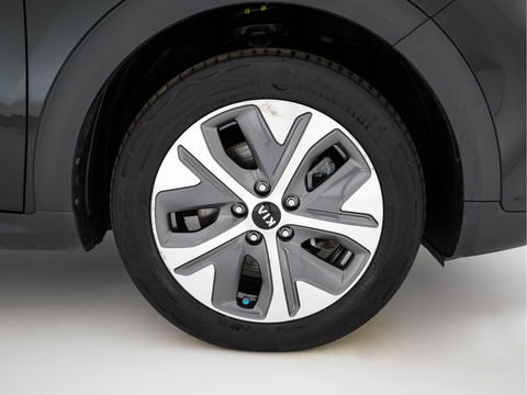 Kia e-Niro DynamicLine 64 kWh [ 3-Fase ] (INCL-BTW)  Aut. *LEATHER-FABRIC | NAVI-FULLMAP | AMBIENT-LIGHT | DAB+ | ADAPTIVE-CRUISE | CAMERA | HEATED-COMFORTSEATS | KEYLESS | DIGI-COCKPIT | SHIFT-PADDLES | CARPLAY | 17"ALU*