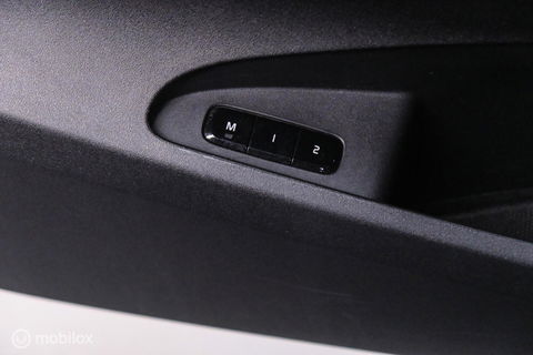 Polestar 2 Long Range Dual Motor Launch Edition 78kWh | 360 cam | Panorama | Trekhaak | CarPlay | Dealer OH | LED | Stoel + stuurwiel verwa