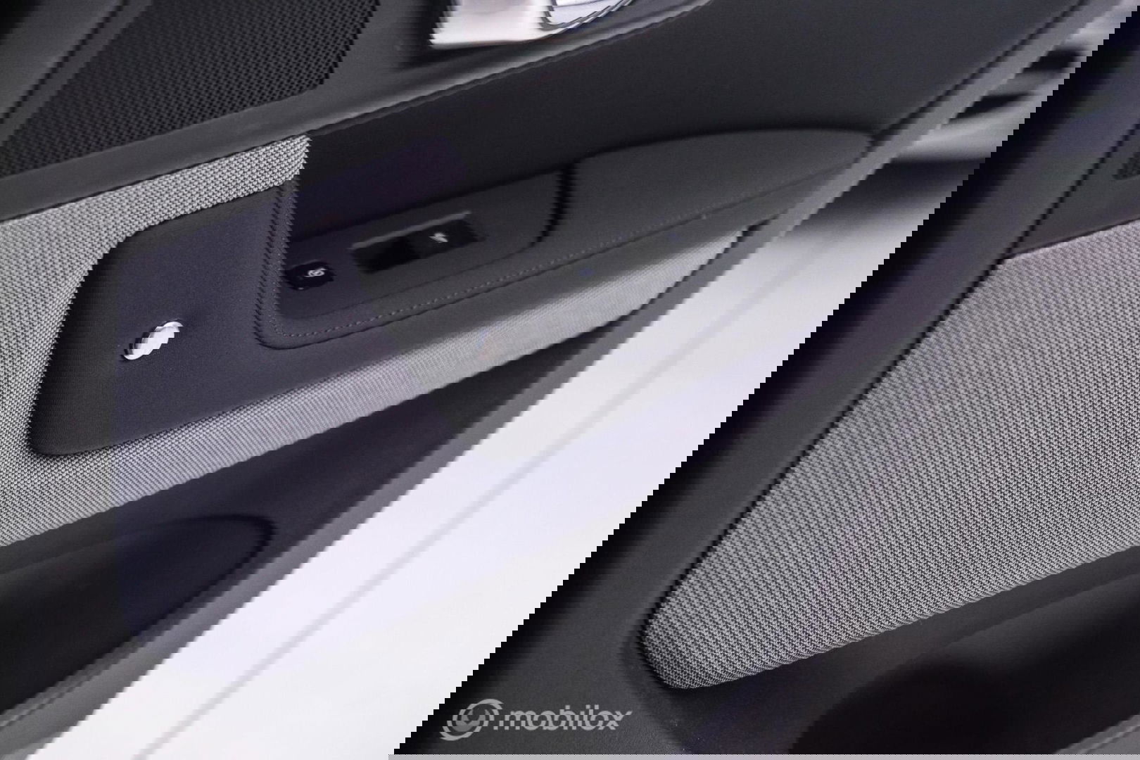 Polestar 2 Long Range Dual Motor Launch Edition 78kWh | 360 cam | Panorama | Trekhaak | CarPlay | Dealer OH | LED | Stoel + stuurwiel verwa