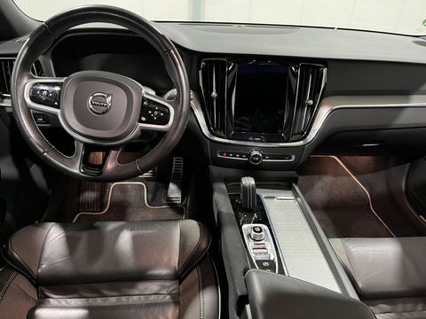 Volvo V60 2.0 B4 R-Design Pano Carplay Trekh. Autopilot NAP