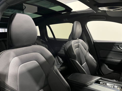 Volvo V60 2.0 B4 R-Design Pano Carplay Trekh. Autopilot NAP