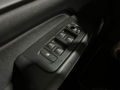 Volvo V60 2.0 B4 R-Design Pano Carplay Trekh. Autopilot NAP