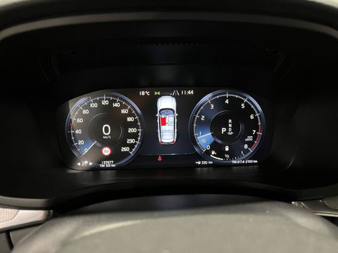 Volvo V60 2.0 B4 R-Design Pano Carplay Trekh. Autopilot NAP