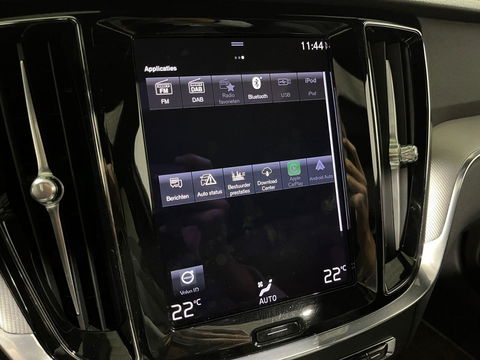 Volvo V60 2.0 B4 R-Design Pano Carplay Trekh. Autopilot NAP