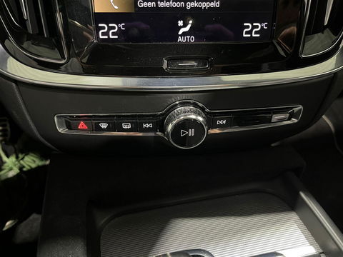 Volvo V60 2.0 B4 R-Design Pano Carplay Trekh. Autopilot NAP