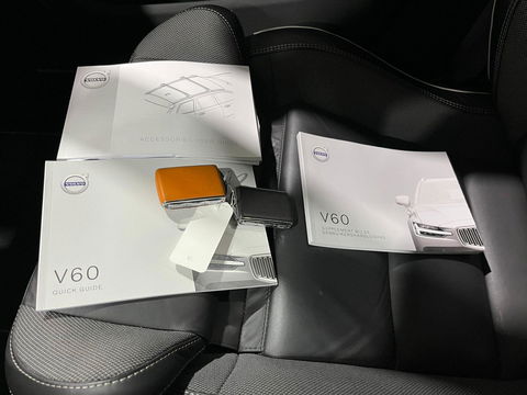 Volvo V60 2.0 B4 R-Design Pano Carplay Trekh. Autopilot NAP