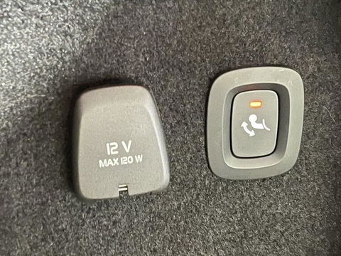 Volvo V60 2.0 B4 R-Design Pano Carplay Trekh. Autopilot NAP