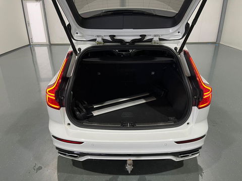 Volvo V60 2.0 B4 R-Design Pano Carplay Trekh. Autopilot NAP