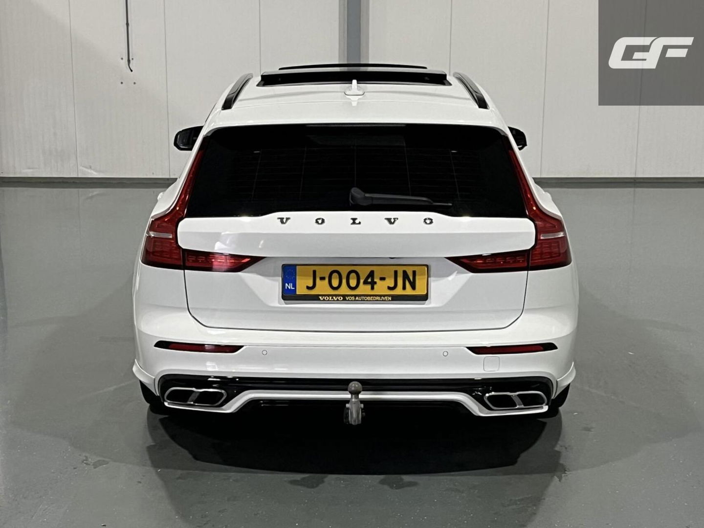 Volvo V60 2.0 B4 R-Design Pano Carplay Trekh. Autopilot NAP